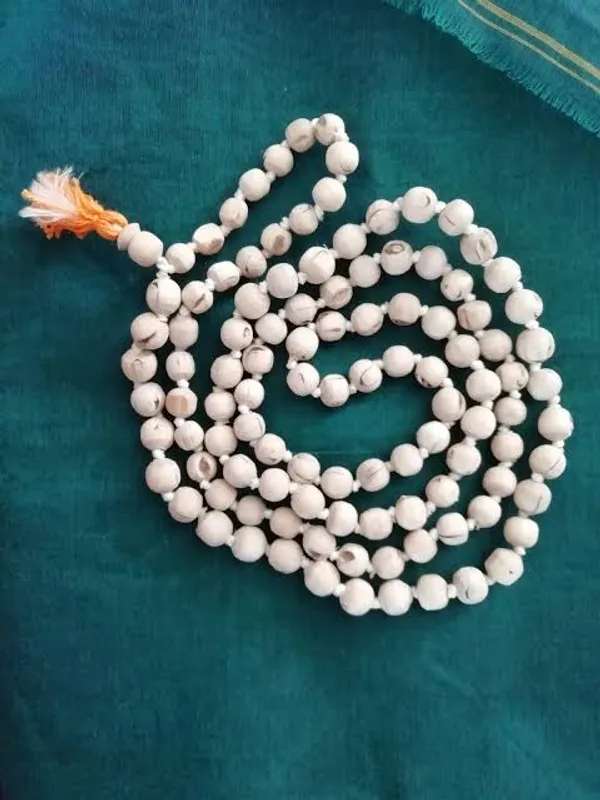 Beige_Original_Tulsi_Wood_Premium_Mala_For_Puja,_Mediation