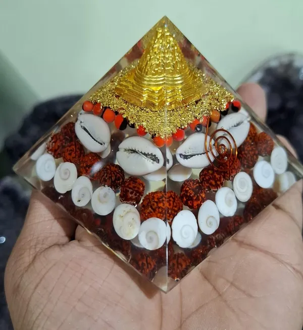 Gold_Brown_Original_5_Mukhi_Rudraksha_And_Kaudi_And_Gomti_Chakra_And_Gunja_Seeds_And_Gold_Plated_Brass_Etc_Premium_Pyramid_For_Meditation,_Spiritual_Wellness,_Home_Decor