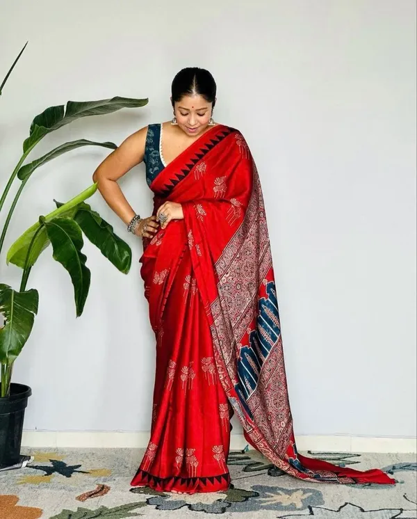 Red_Modal_Silk_Saree_With_Blouse_For_Women