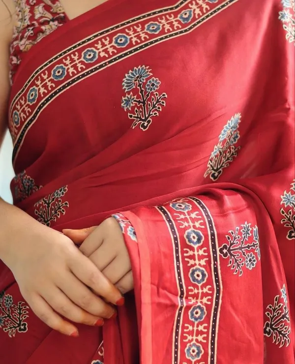 Red_Modal_Silk_Saree_With_Blouse_For_Women