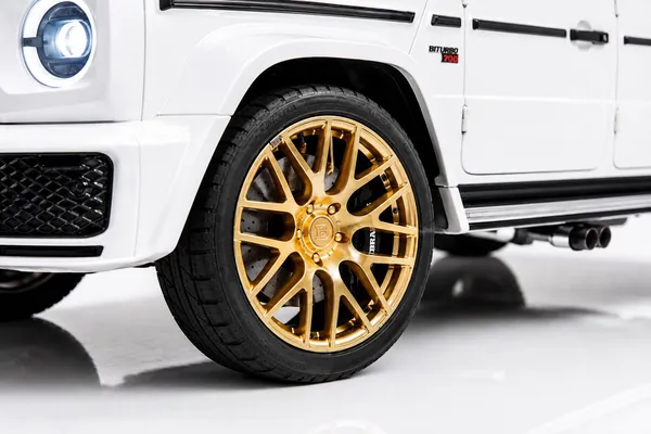 MERCEDES_BENZ_GWAGON_BRABUS_WHITE_DIE-CAST_MODEL_COLLECTIBLE