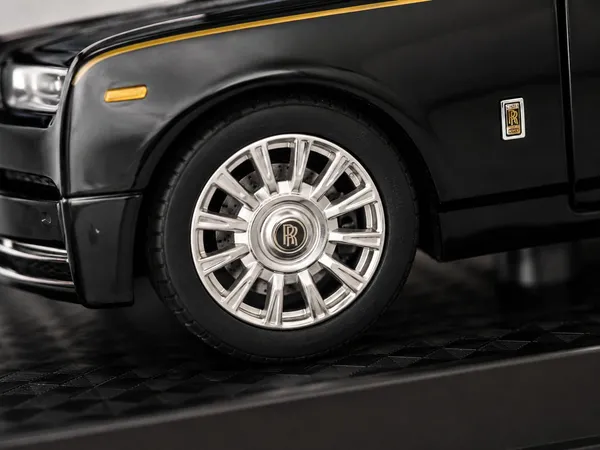 ROLLS_ROYCE_PHANTOM_1:24_BLACK_DIE-CAST_CAR_MODEL
