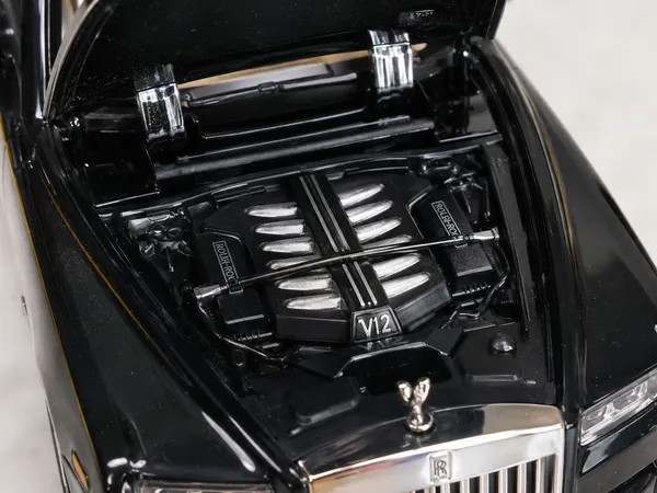 ROLLS_ROYCE_PHANTOM_1:24_BLACK_DIE-CAST_CAR_MODEL