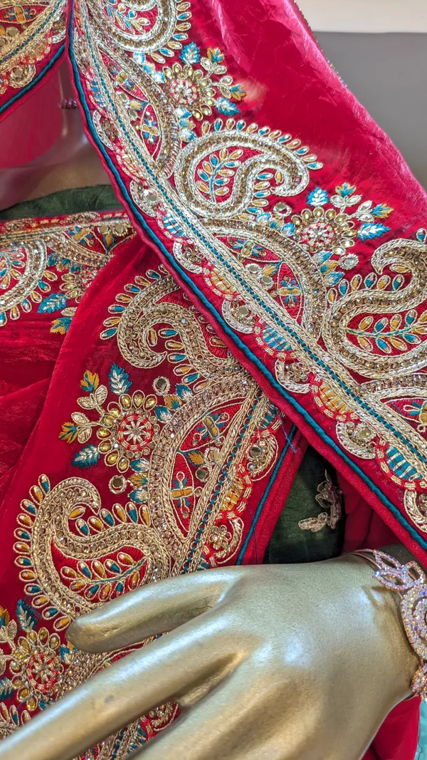 Red_Satin_Silk_Saree_With_Heavy_Paisley_Border