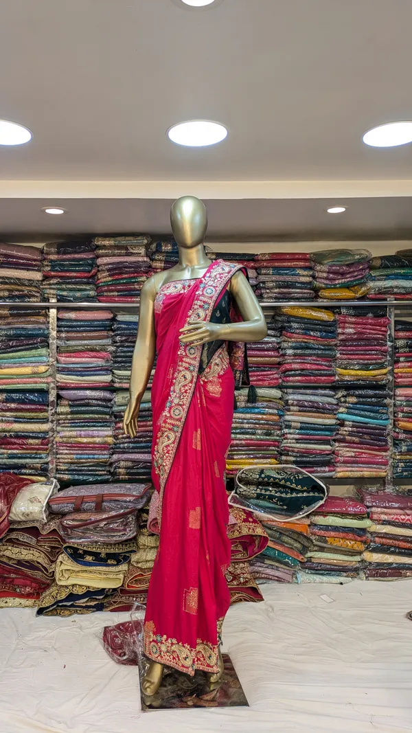 Traditional_Silk_Saree_With_Heavy_Embroidered_Border