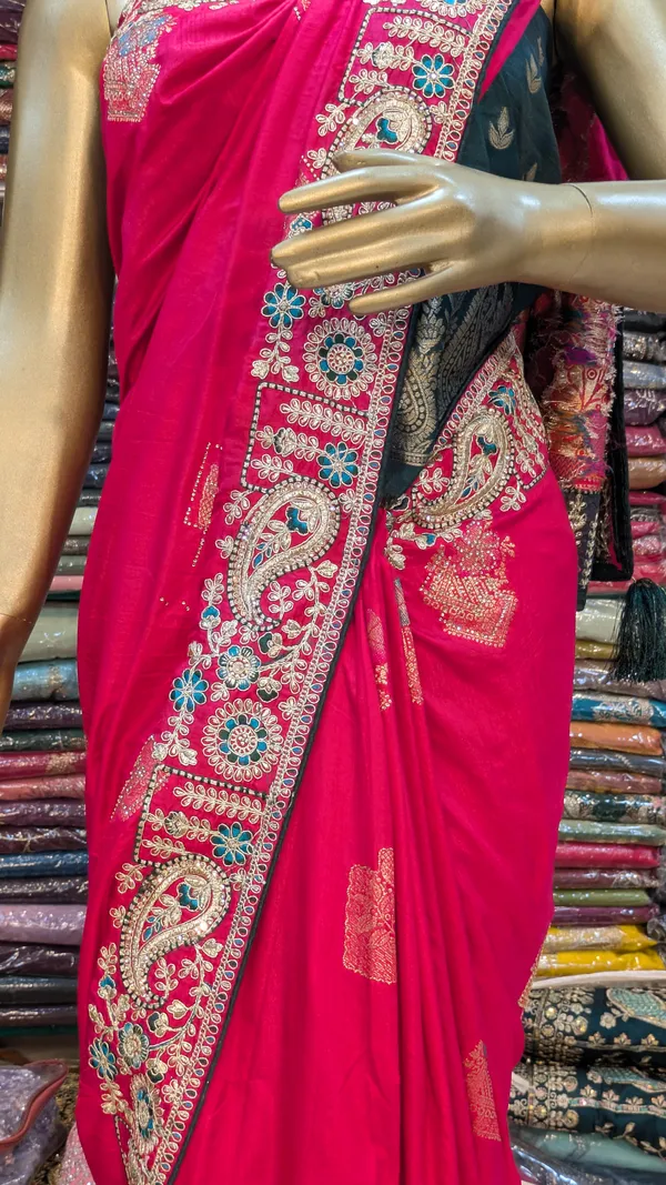 Traditional_Silk_Saree_With_Heavy_Embroidered_Border