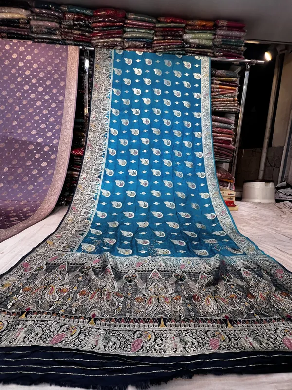 Traditional_Blue_Kalamkari_Silk_Saree_With_Paisley_Motifs_And_Contrast_Border