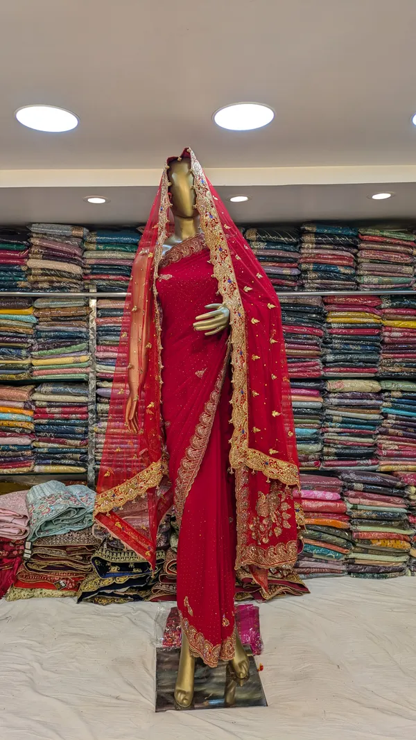 Red_Georgette_Bridal_Saree_With_Golden_Embroidery_And_Dupatta