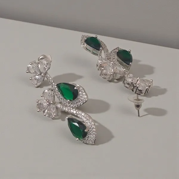 Exquisite_Emerald_green_&_White_American_Diamonds_Necklace_Set_with_Drop_Earrings_-_Silver-Plated_Cubic_Zirconia_Floral_Choker_for_Women_&_Girls
