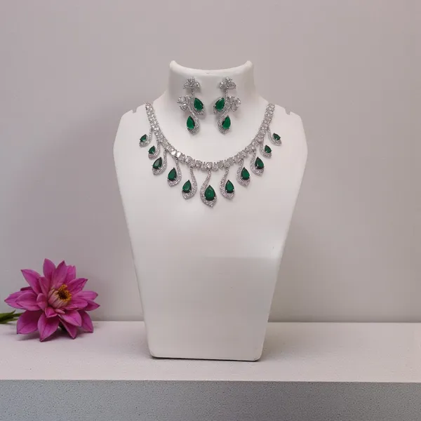 Exquisite_Emerald_green_&_White_American_Diamonds_Necklace_Set_with_Drop_Earrings_-_Silver-Plated_Cubic_Zirconia_Floral_Choker_for_Women_&_Girls