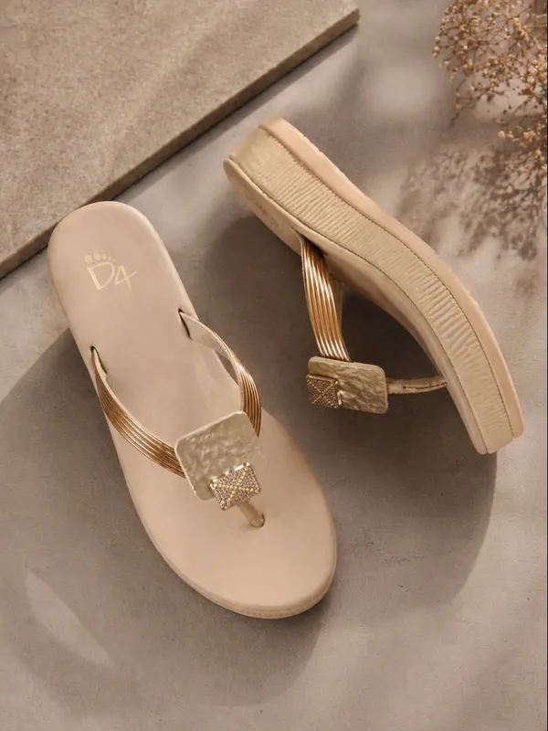 Womens_Golden_Metallic_Strap_Flip_Flop_Sandals_Stylish_Comfortable_Trendy_Daily_Wear