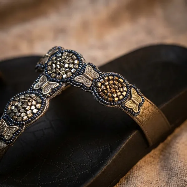 Embellished_Black_Flip_Flop_Sandals_For_Women_Comfortable_Stylish_Daily_Wear_Soft_Sole