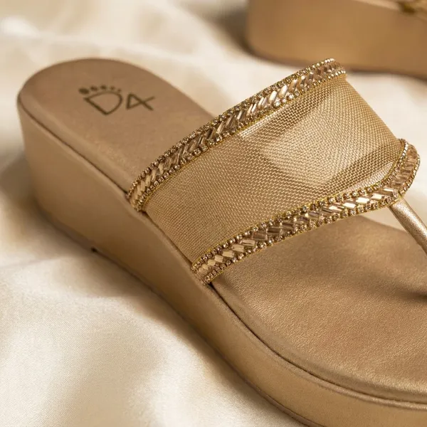 Beige_Mesh_Toe_Loop_Sandals_For_Women_Stylish_Comfortable_Casual_Lightweight