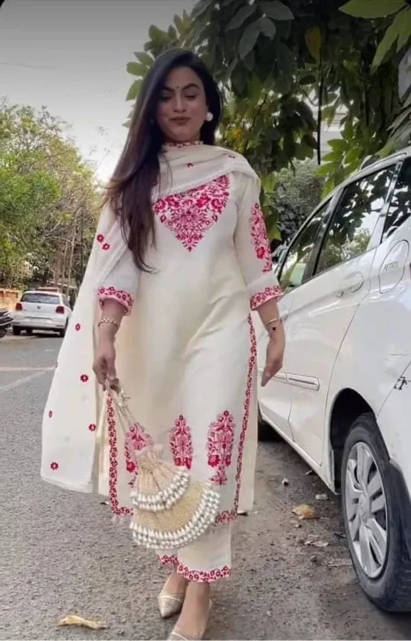 FabCotton_India_Women's_Off-White_Floral_Printed_Cotton_Kurta_Pant_Set_with_Dupatta