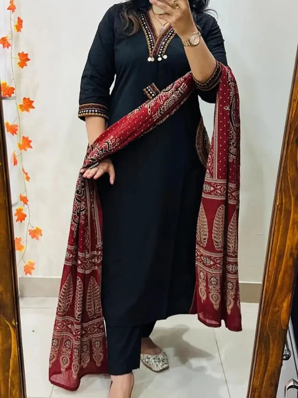 Black_Cotton_Kurti_Set_For_Women