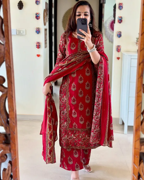 Women's_Maroon_Ethnic_Printed_Kurta_Pant_&_Dupatta_Set