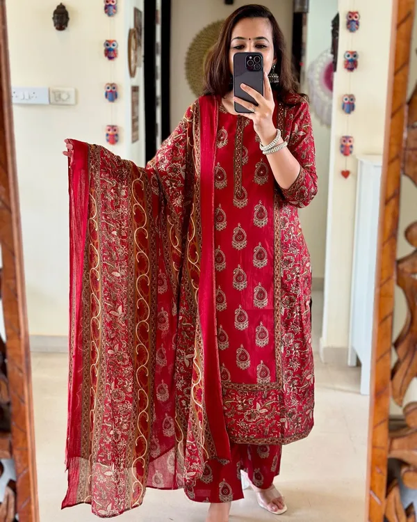 Women's_Maroon_Ethnic_Printed_Kurta_Pant_&_Dupatta_Set