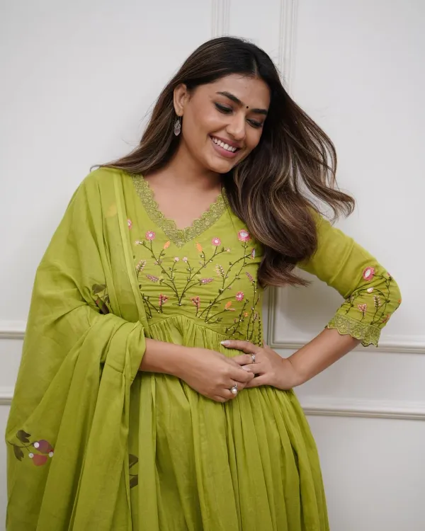 Women's_Olive_Green_Floral_Embroidered_Anarkali_Kurta_Set_with_Dupatta