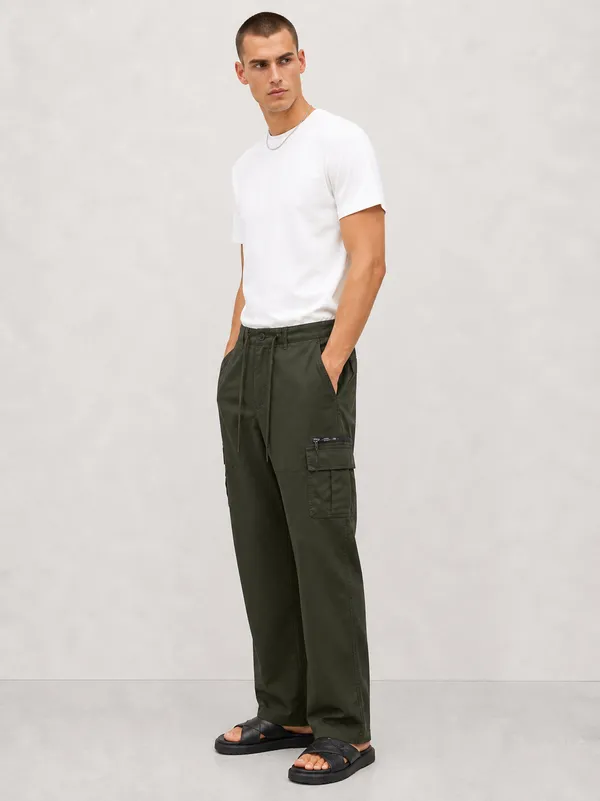 Relaxed_Fit_Cargo_Pant_(8_Pocket)