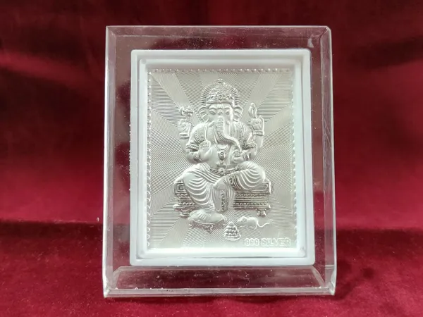 Silver-Toned_Lord_Ganesha_Embossed_Metal_Plaque_With_Frame