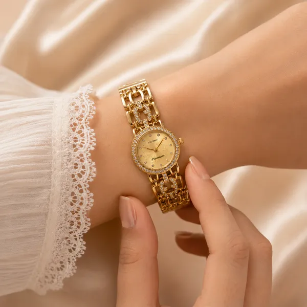 Luxury_Gold_Chain_Link_Watch_With_Decorative_Crystal