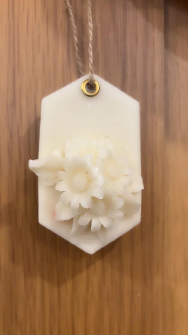 Wax_Floral_Hanging_Decorative_Candle