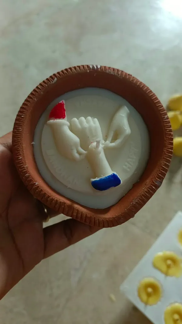 Brown_Round_Raised_Figure_Decorative_Idol