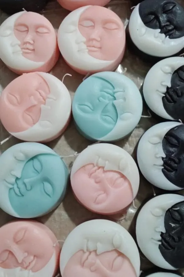 Wax_Celestial_Moon_Face_Decorative_Candle