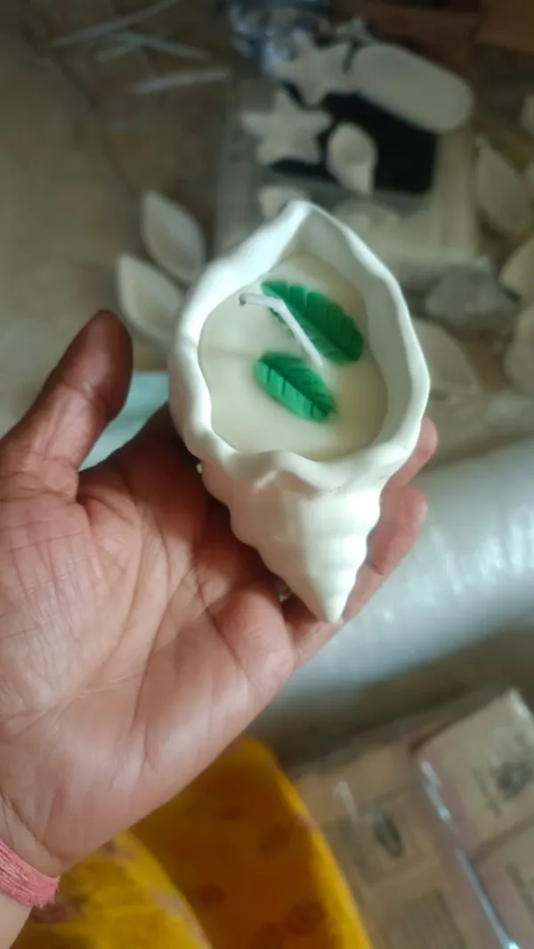 White_Coastal_Leaf_Accent_Shell_Decor