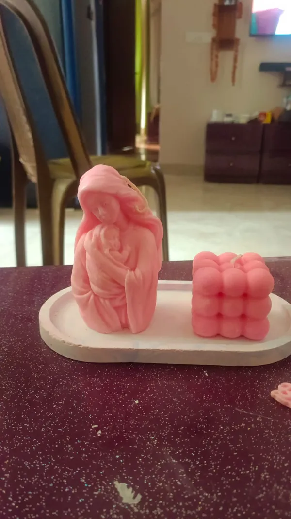 Pink_Decorative_Figurine_And_Bubble_Design_Candle_Set