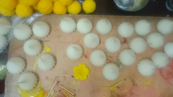 White_And_Yellow_Pom_Pom_Balls_For_Crafting