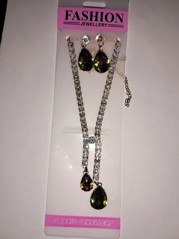Green_Metal_Necklace_Set_For_Women