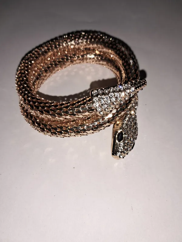 Gold_Metal_Bracelet_For_Women