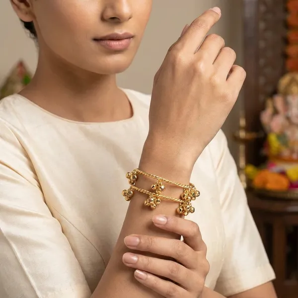 Gold_Metal_Bracelet_For_Women