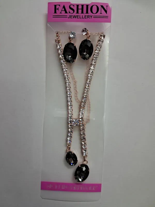 Black_Metal_Necklace_Set_For_Women