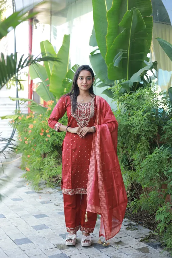 Maroon_Embroidered_Kurta_Set_with_Pink_Dupatta_-_Ethnic_Wear_for_Women
