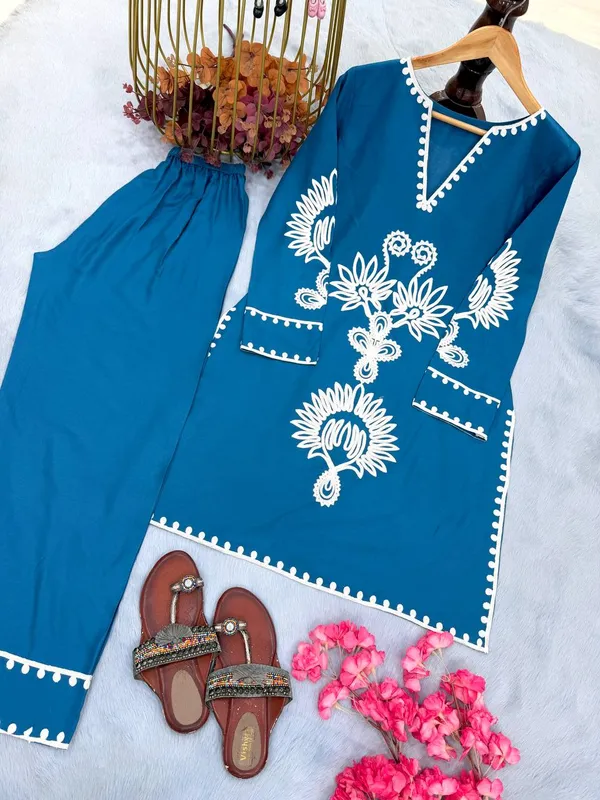 Elegant_Blue_Embroidered_Kurta_Set_with_White_Floral_Motifs