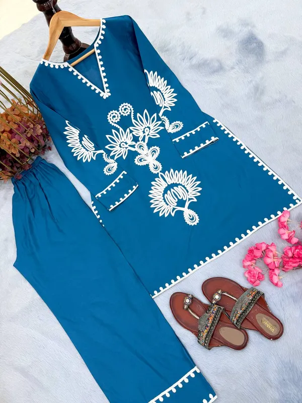 Elegant_Blue_Embroidered_Kurta_Set_with_White_Floral_Motifs