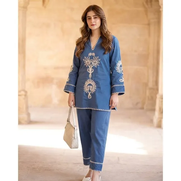Elegant_Blue_Embroidered_Kurta_Set_with_White_Floral_Motifs
