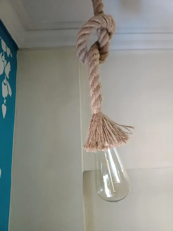 Hemp_Rope_Pendant_Light_with_Vintage_Edison_Bulb