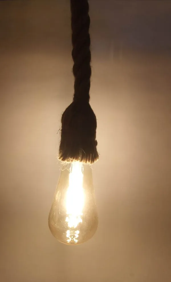 Hemp_Rope_Pendant_Light_with_Vintage_Edison_Bulb