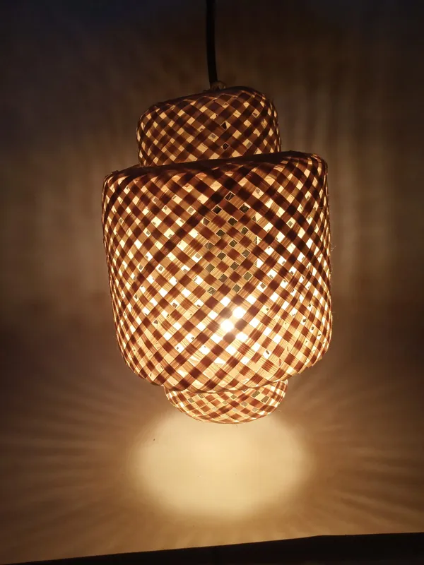 Handwoven_Bamboo_Pendant_Lamp_with_Lattice_Design