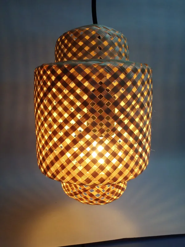 Handwoven_Bamboo_Pendant_Lamp_with_Lattice_Design