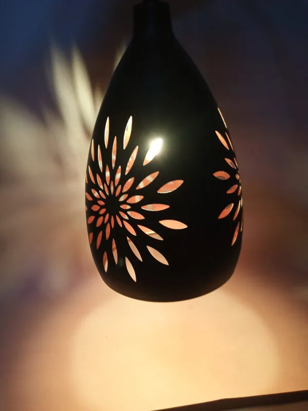 Black_Metal_Floral_Cutout_Teardrop_Pendant_Lamp