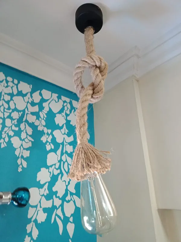 Hemp_Rope_Pendant_Light_with_Vintage_Edison_Bulb