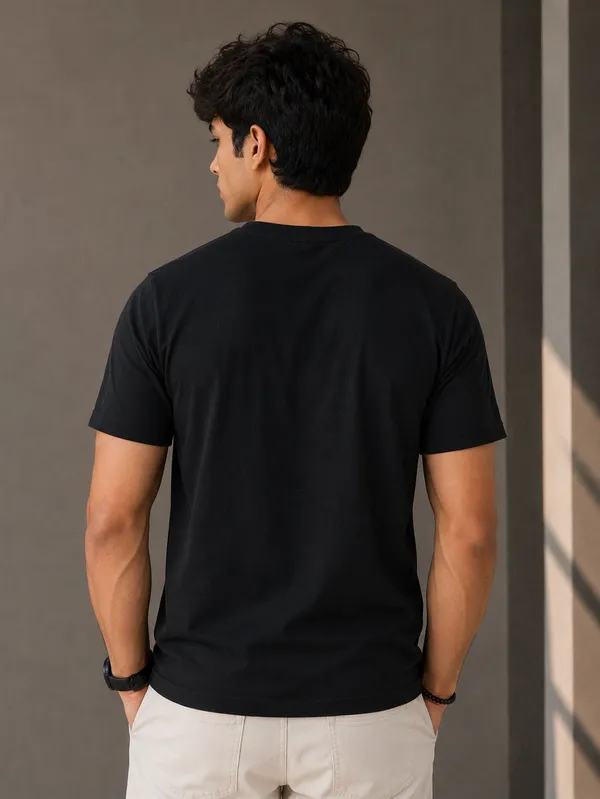 Supima_Cotton_Black_Graphic_Print_Crew_Neck_T-Shirt_for_Men