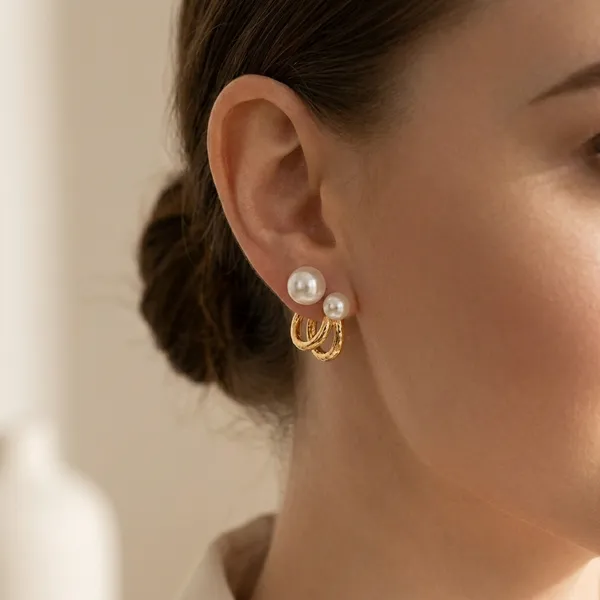 Offwhite_And_Gold_Ear_Cuff_Alloy_For_Women