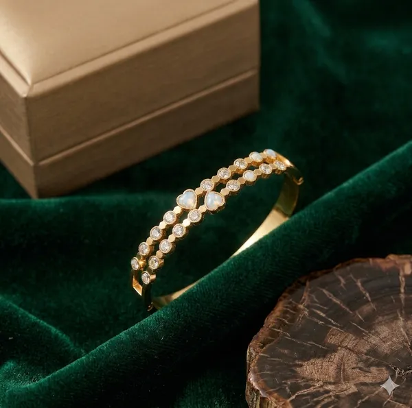 Heart_Bracelet_in_Radiant_22K_Gold_Plating