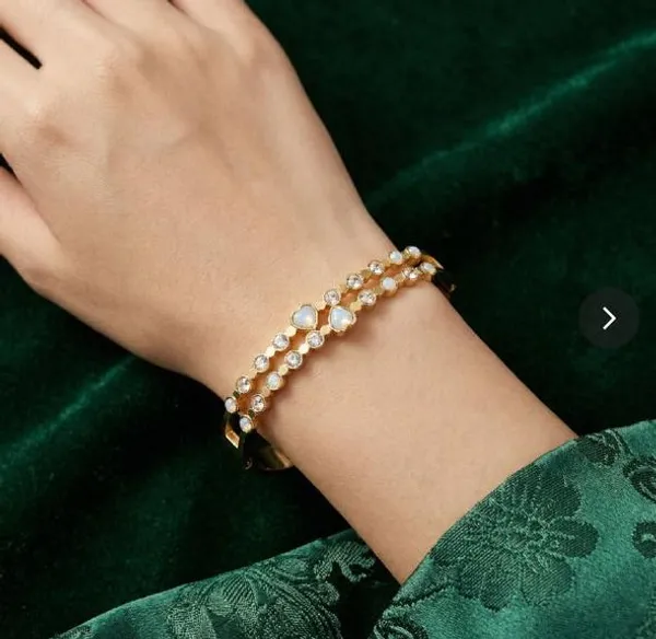 Heart_Bracelet_in_Radiant_22K_Gold_Plating