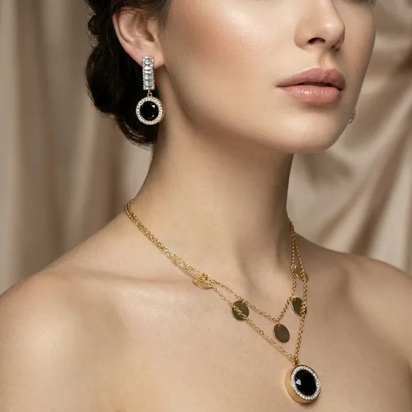 Black_Pendant_22K_Gold_Plated_Necklace